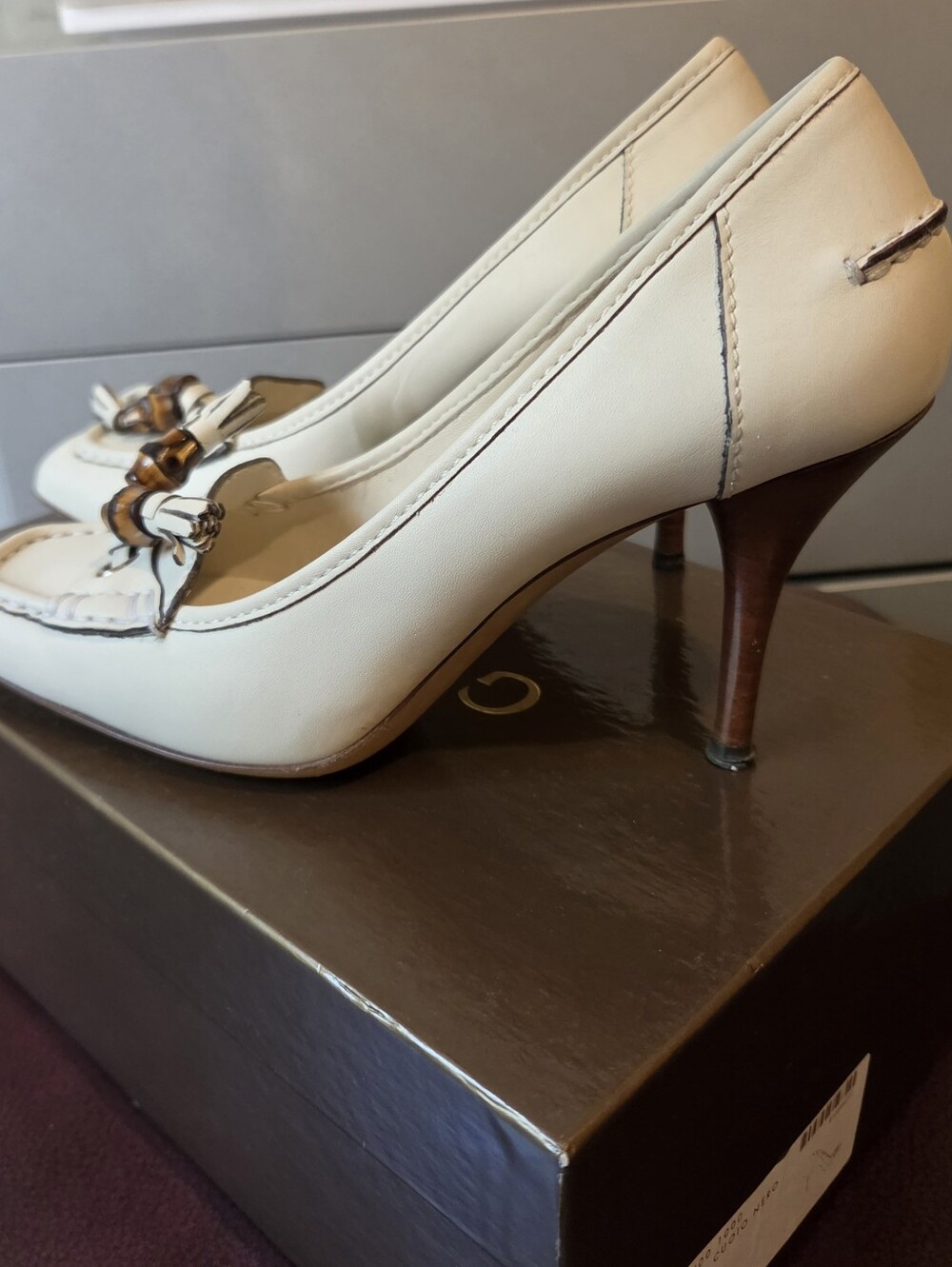 GUCCI Cream Leather Bamboo Tassel Pumps Wooden Heel Shoes Size 8 B Italy - Picture 5 of 15